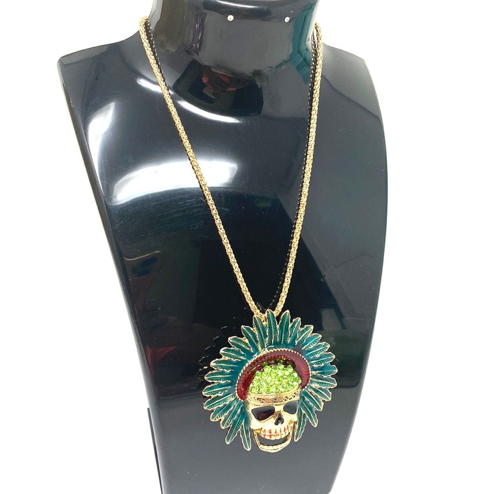 - Betsey Johnson Apache Skull Pendant Necklace. - Picture 5 of 9